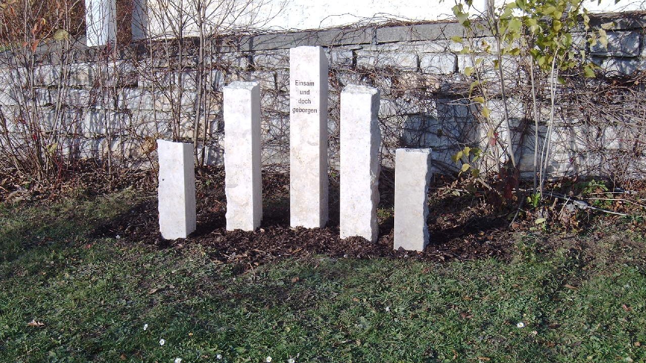  Stele auf dem Friedhof Erkenbrechtsweiler 